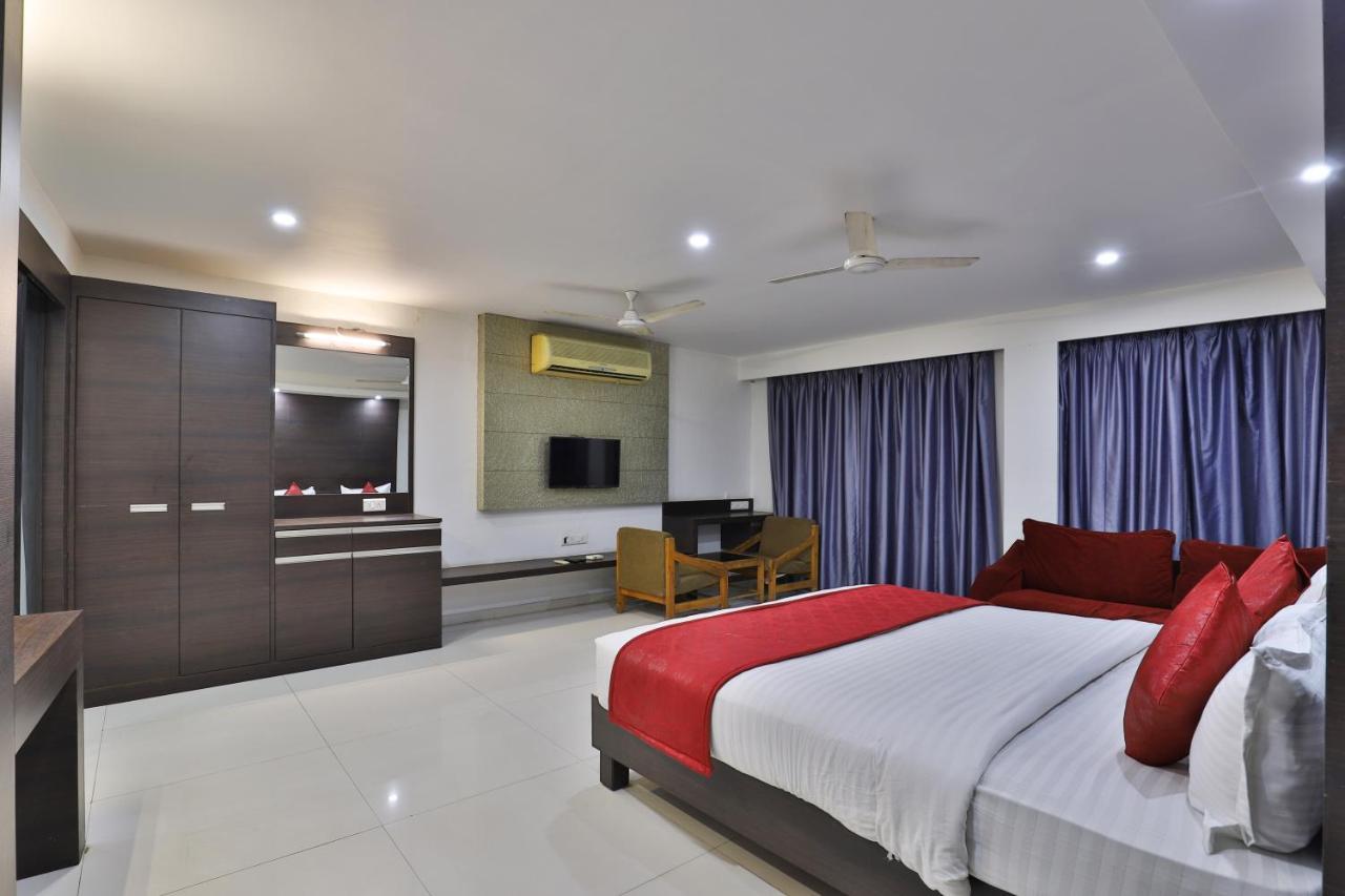 Hotel Park Land Ahmedabad Eksteriør billede