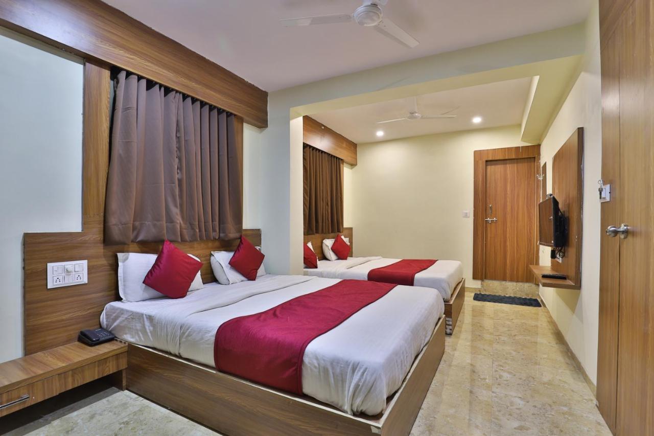 Hotel Park Land Ahmedabad Eksteriør billede