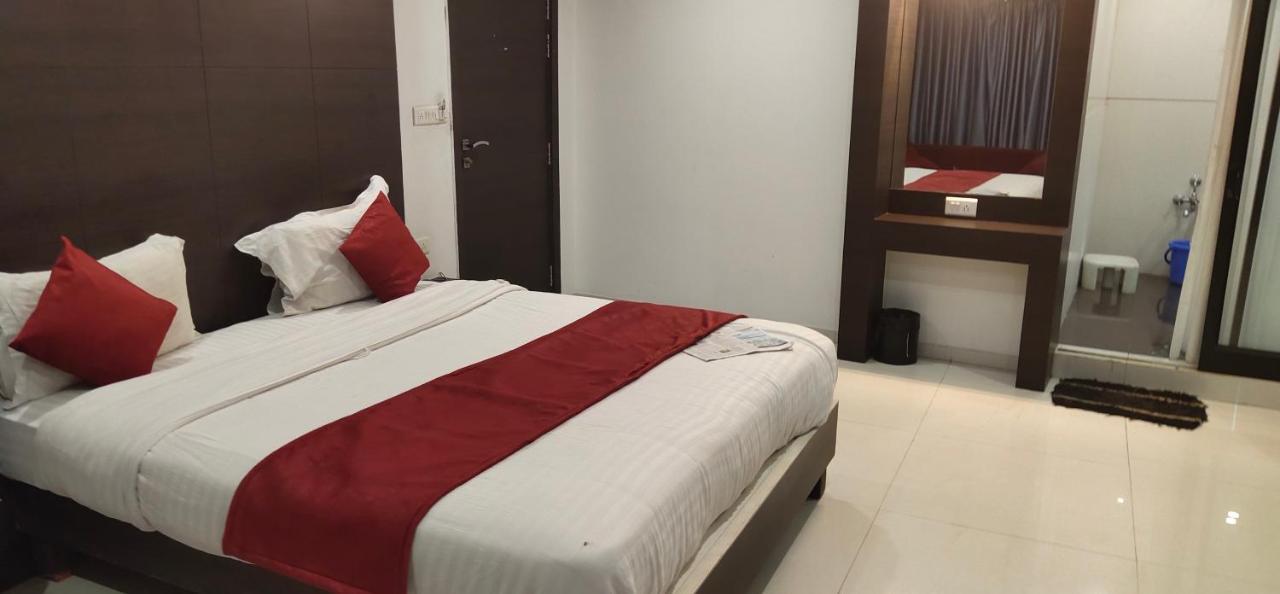 Hotel Park Land Ahmedabad Eksteriør billede